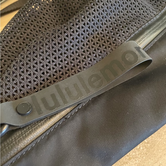 Lululemon everywhere belt - Picture 7 of 9